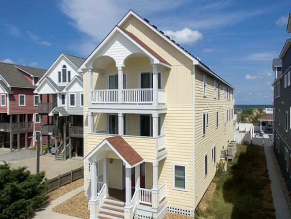 Luxurious Oceanfront Estate in Kill Devil Hills - Perfect for Large Groups